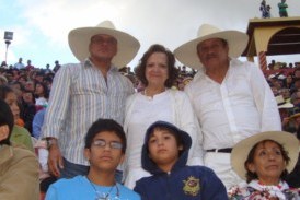 Calín, con sus padres Roque Díaz y Antuca Delgado
