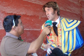 Alex Vásquez de RTV2 con el Triunfador de la Feria: Juan José Padilla.